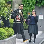 【困惑】松岡昌宏さん（49）、飛行機や新幹線で短パンはそろそろ恥ずかしいのか・・・・・・・・・