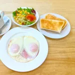 トースト、ハムエッグ、サラダ←ここに一品追加でスペシャルにしろ