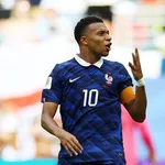 【衝撃】エムバペさん、W杯史上初の2大会連続得点王！通算22得点でメッシ超えｗｗｗｗｗｗｗｗｗｗ