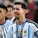 【号泣】アルゼンチンさん「メッシありがとう…どうか43歳になっても代表を辞めないで😭」・・・・・・・・・