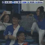 関東の中日ファン狂乱！ ブーイングで井上監督にバントをやめさせて大量点ｗｗｗｗｗ