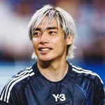 【朗報】伊東純也さん、飛行機で遭遇した有名女優さんに“神対応”を明かされるwwwwwwwwww