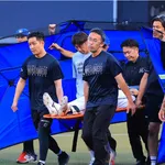 フェンスに激突してブルーシートで隠されながら担架で運ばれたロッテ西川史礁、ただの打撲