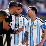 【悲報】メッシさんの退場要求が波紋 FIFA元審判員も苦言・・・・・・・・・
