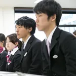 【悲報】「ノリでやった」路上で男性を押し倒し財布を奪った専門学生さん2人逮捕・・・・・・・・・