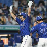 同点で打った勝負手効く…走らない尾田が成し遂げた“代走の任務” リランソの球速低下を誘い阿部の一発呼び込む