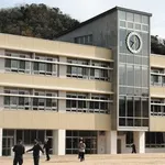 【悲報】友人の少女に体を重ね尻に股間を押し当てた男子中学生さん、不同意わいせつ容疑で逮捕・・・・・・・・・