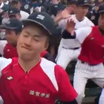 高校野球で非レギュラーの野球部員が観客席でダンスを踊ることに賛否両論が巻き起こってるが