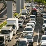通勤車で片道50分ワイ、生きるのが辛くなってきた