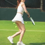 【画像】深田恭子(42)、おばさん水着を着用したりテニスでパンチラしてしまう