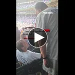 【動画】国歌斉唱中に立たなかった若者さん、カブスファンに平手打ちされる・・・・・・・・・