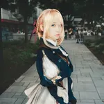 【画像】伊織もえ「ヴァイオレット・エヴァーガーデンのコスプレした」 ネット民「似てない！やめろ！」