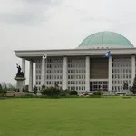 【驚愕】なぜアジアで韓国だけが民主主義化に成功して共和制国家を築けたのかwwwwwwwwww