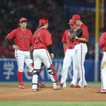 【広島】2試合連続サヨナラ負け 4番手の遠藤淳志がボーク「足が絡まった」決勝点奪われ消沈