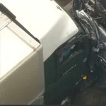 【悲報】軽自動車さん、厚さ30cmになってしまう……😭・・・・・・・・・