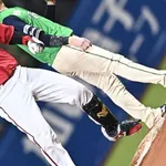 カープ佐々木泰、決勝打＆猛打賞！ファビ13号！小園＆泰連続タイムリー！持丸キャノン炸裂！最下位回避で前半戦終了！【広島4-3ヤクルト/試合結果】