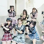 人気アイドル「野球のポーズですか？こんな感じかな？」ﾊﾟｼｬ