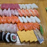【画像】コストコのお寿司、エンガワがなくなりタコになる🥹🍣