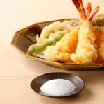 【困惑】「天ぷらは塩、とんかつも塩、焼き鳥だって塩。鰻の白焼きも塩。蕎麦も最初は塩」←これｗｗｗｗｗｗｗｗｗｗ