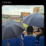 【悲報】女さん、球場で日傘を差して炎上