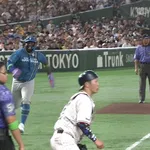 【鬼畜】 高橋光成3塁コーチャー、レイエスを本塁突入させるwwww