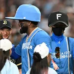 【日本ハム】新庄監督が特大帽子で登場　度肝抜くシーンに東京ドームが騒然
