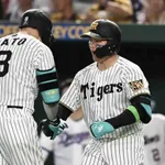 阪神 森下翔太が途中交代 コンディション不良とみられる 藤川監督「明日はまだ分かりません」 三回の守備から退く