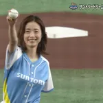 上戸彩さんの始球式、レベチ