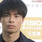 【悲報】三笘薫さん、結婚式フォトを削除 妻さんもアカウント削除・・・・・・・・・