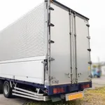 【困惑】前のトラックで信号見えず赤信号、これ理不尽すぎないか？・・・・・・・・・
