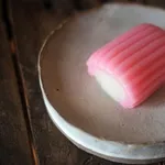 「すあま」っていうばあちゃんちにあるカマボコの偽物みたいな和菓子知ってるか?