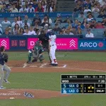 ドジャース・佐々木朗希に援護点！初回2アウト一三塁からムーキー・ベッツの2点タイムリーツーベースで先制！！！！！！！！！！！