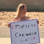 【動画あり】金髪美女「トップレス・カーウォッシュはいかが?」
