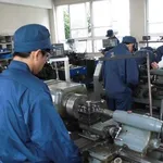【悲報】工業高校生さんは就職するべきか進学するべきか・・・・・・・・・