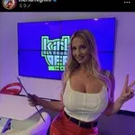 【画像】イタリアの女子アナ、セクシーすぎるwwwww