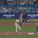 山本由伸ＶＳ吉田正尚の初対決　二打席目はセンターフライで山本に軍配　ＬＡでオリックス対決実現
