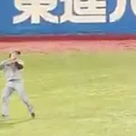 【悲報】レフト前川右京、痛恨のエラーで同点...下村海翔は勝ち投手の権利を得ることなく降板へ