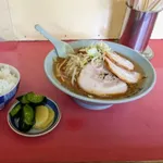 ラーメン屋さん「ラーメンセット850円(ラーメン、ライス並、漬物)」←!!!??