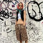 【朗報】最近のZ世代の女の子さん、日本が暑すぎて薄着が際どすぎるwwwwwwwwww