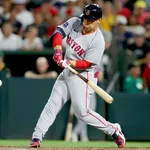 吉田 正尚 打率.260 4本 20打点 出塁率.336 長打率.372 OPS.708 wRC+98 WAR0.1