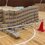 【悲報】避難所、ミネラルウォーターで体育館の底が抜ける・・・・・・・・・
