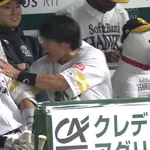 ソフトバンクにマジック点灯！ 野村勇がミスを取り返す決勝弾で揉みくちゃにされるｗｗｗｗ