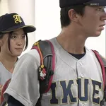 【悲報】仙台育英の女子マネ、神聖な甲子園でウインクをしてしまうwwwwwwwww