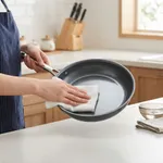 フライパンって一回一回洗ってたら絶対汚くならないと思うんやが