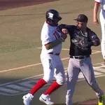 【動画】メキシカンリーグの乱闘、ランナーは悪くなかったことが判明wwwwwwwwwwwwwwww