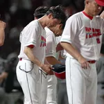 カープ、ピースナイターで最下位転落。小園猛打賞2打点!モン2ラン!秋山菊池泰名原マルチ!ファビ1打点!14安打1発7得点の反撃も逆転負け【広島7-11巨人/試合結果】