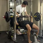 【驚愕】ベンチプレス100キロ1回と懸垂10回ってどっちがすごいんや？ｗｗｗｗｗｗｗｗｗｗ