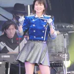 【画像】美女(55)のミニスカ姿wwwww