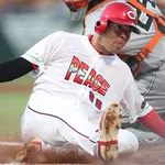 カープ秋山翔吾プロ初4番抜擢!2塁打&マルチで躍動!ベテランに希望の光