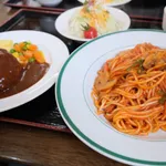 ナポリタンスパゲッティ、野菜サラダ←ここに1品加えて最強しろ